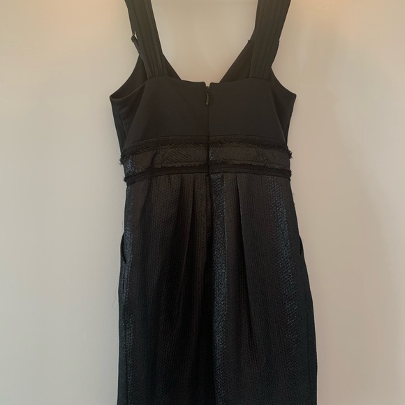 Mini coktail BCBG black dress. Size 0. Pristine condition - Picture 3 of 4